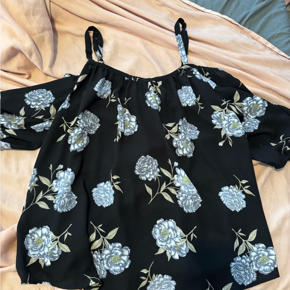 Chic Floral Black and Gray Blouse